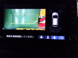 バックカメラの画像です。ガイドラインがスムースな車庫入れをサポートいたします。車庫入れの安心感がアップしますね。