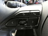 【ステアリングスイッチ】ステアリングから手を伸ばさなくても簡単にオーディオコントロールできますので、安全ですね。