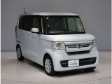 『ACC(車両追随機能)』で、予め設定した速度内で自動でスピードを調整。高速道路などの運転の時には、常に一定の車間距離を保つことができ、安全な運転と快適なドライブをサポートしてくれます。