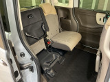 後席をはね上げれば、「もうひとつの荷室」が生まれます。