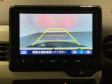 バックでの車庫入れも安心です!リアカメラが付いているバックモニター付のナビを装備しております。操作線もついており距離感も画面から確認できます。