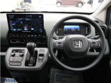 運転にかかわる様々な操作を安全に行えるように視点移動が少なく、操作性に配慮されたスイッチ類が凝縮されたコクピットです。