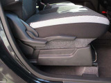 一人一人に合ったポジションにシートを細かく調整することが出来ます。長時間の運転でも疲れにくくなり、安心して運転することに寄与します。