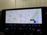 見やすい14インチタッチ式ワイドディスプレイを搭載したナビゲーションシステム