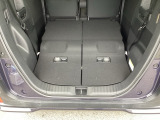 後席の操作がしやすく、荷物の量や大きさに合わせてスムーズにシートアレンジが行えます。