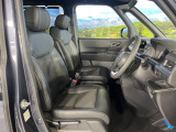 運転席シート廻りは使用感も少なく、良好な状態となっています。前オーナー様が丁寧に使っていたことがよくわかりますね。
