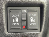 【両側パワースライドドア】スマートキーや運転席のスイッチで後席両側スライドドアの開閉が可能♪電動だから力を入れてドアを開ける必要が無く、小さなお子様でも簡単に開け閉めでき快適です♪