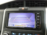 車庫入れの強い味方。後退時の死角をチェックするために便利です。