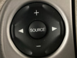 ハンドルにオーディオ操作ボタンがございます。視点を移さずハンドルから離すことなくチャンネルや各オーディオの切り替えやボリューム調整ができますので安全運転にも役立ちます。