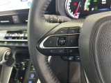 運転中、オーディオの操作をしてて、ハッとしたことはありませんか?ステアリングスイッチは、運転中でもハンドルでオーディオの操作が可能です。安全なドライブをサポートします。