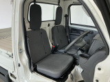 【運転席・助手席】内装ルームクリーニング済みです。しっかり綺麗にしていますので、是非、お確かめください。車に自信があるからこそ、是非一度ご来店頂き内外装も見てもらえると幸いです。