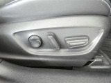 運転席電動シートは、シートポジションを細かく調整できるので長時間の運転もリラックスできますね。