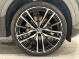 サービスにはドイツ本国と同様に教育と訓練を受け、BMWを知り尽くした「マイスター」が数多く在籍しております。360度による納車前点検整備で、お客様に安心と安全をお届けいたします。
