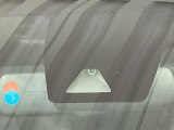 【トヨタセーフティセンス】走行中に前方の車両等を認識し、衝突しそうな時は警報とブレーキで衝突回避と被害軽減をアシスト。より安全にドライブをお楽しみいただけます。
