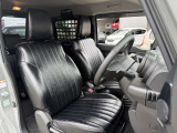 運転席シート廻りは使用感も少なく、良好な状態となっています。前オーナー様が丁寧に使っていたことがよくわかりますね。