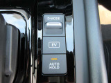 e-POWERは、&ldquo;自ら発電する電気自動車&rdquo;。モータードライブの楽しさと燃費性能の両立を実現しました。