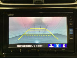 バックでの車庫入れも安心です! リアカメラが付いているバックモニター付のナビを装備しております。操作線もついており距離感も画面から確認できます。