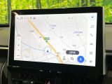 【メーカー純正ナビ】インテリアに溶け込むスタイリッシュな「専用設計」メーカーナビを装備♪視認性や操作性など基本性能にも優れ、より上質なカーライフをお楽しみいただけます。