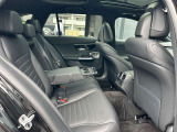 メルセデス・ベンツの定める厳しい基準をクリアしたお車のみをご案内させて頂きます。納車前整備はメーカー規定に基づき当店3Fの指定工場で入念に行なわれます。熟練のメカニックがお客様のお車を整備致します。