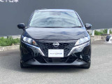 フロントガラスの上部には衝突軽減ブレーキの装置も付いており、より安全に運転を楽しんでいただくことができます。