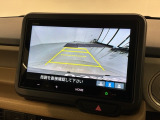 リバースギアに入れるだけで後方の表示へ切り替わります。夜間や雨の日の駐車も楽になりますよ。