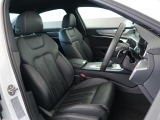 Audi車はどの車種も全てレザーハンドルです。そこにはAudiのこだわりがあり質感の高いレザーでしっかりと手に馴染み、高級感を演出します。