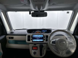 落ち着いたカラーの内装で、ゆったりと運転したい方に。