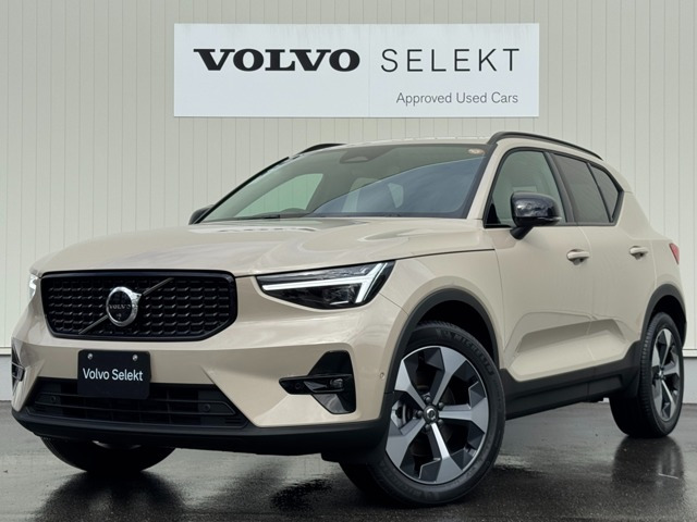 XC40 ウルトラ B4 AWD ダーク エディション サンドデューン 4WD 