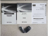 キーを取り出さずにドアを施錠&解錠。クルマの始動も可能です。