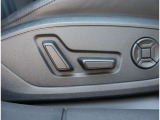 Audi正規ディーラーが高品質をお約束。高度な訓練・教育を受けたAudi専任メカニックが、100項目にもおよぶ精密な点検を実施。すべてクリアしたAudi車だけ、あなたのお手元に届けられるのです