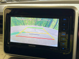【バックカメラ】駐車時に後方がリアルタイム映像で確認できます。大型商業施設や立体駐車場での駐車時や、夜間のバック時に大活躍!運転スキルに関わらず、今や必須となった装備のひとつです!