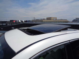 サンルーフで車内も明るい