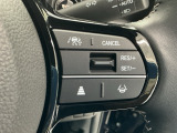 【アダプティブ・クルーズ・コントロール】予め設定した車速内でクルマが自動的に加減速。 前走車との適切な車間距離を維持しながら追従走行し、高速道路でのドライバーの疲労を軽減してくれる嬉しい機能付♪