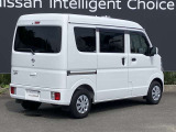 後部座席はプライバシーガラスとなっています。座っている人や置いてある荷物が見えにくくなっているのでプライバシーの確保が出来ます。ぜひ見て確認してみて下さい