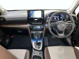 運転席は見やすく整理され、ナビも美しく装着され操作性にも優れています!