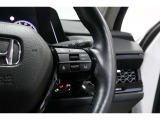 Hondaセンシングの機能のひとつ、アダプティブクルーズコントロール付!アクセルから足を離しても設定したスピードと前車との車間を保ち走行してくれます!車線維持もアシスト☆高速道路で疲労軽減ですね☆