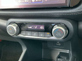オートエアコンなので、風量の切り替えを自動調節し温度を保ってくれます☆運転席と助手席で温度変化出来ます。
