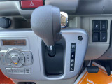 操作しやすさが分かるシフト周り。使用感や表示の見やすさ、周辺スイッチの有無もチェック。