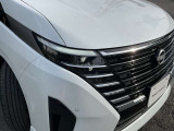 LEDヘッドランプ仕様。シャープな白光色のLEDランプを採用しました。夜の視界を明るくしてくれます。