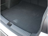 Audi正規ディーラーが高品質をお約束。高度な訓練・教育を受けたAudi専任メカニックが、100項目にもおよぶ精密な点検を実施。すべてクリアしたAudi車だけ、あなたのお手元に届けられるのです