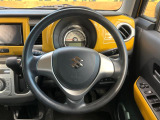 インテリアに合わせたデザインのステアリングは、運転される方のことも考え、運転しやすい形状、大きさです。是非一度、実際に触ってお確かめください。