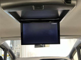 後席モニター装備!お出かけ時の渋滞でもお子様や同乗者の方が退屈しません♪