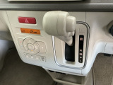 オートマチックシフトレバーは、手になじみ操作しやすい形状で安全運転にもつながります♪