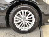 純正16インチアルミ!タイヤサイズは215/60R16です