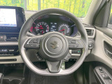 【純正革巻きステアリング】上質な革を使用することで、手にしっかり馴染みとても運転しやすいハンドルです♪