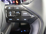 運転中、オーディオの操作をしてて、ハッとしたことはありませんか?ステアリングスイッチは、運転中でもハンドルでオーディオの操作が可能です。