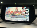 【バックカメラ】運転席から画面上で安全確認ができます。駐車が苦手な方にもオススメな便利機能です。