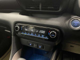 オートエアコン♪お好みの温度に設定するだけで車内を快適空間にしてくれますよ♪