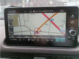 お出かけの際に安心のナビ付です☆バックカメラ機能で駐車もスムーズに行えます。