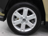 15インチアルミホイール(シルバー塗装)を装着しています。タイヤサイズ165/65R15